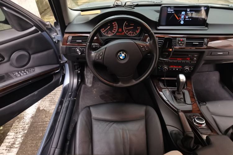 Used BMW 3 Series 2010 320i Luxury Model Steering Wheel
