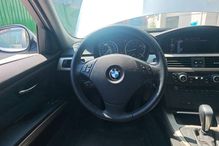 Used BMW 3 Series 2010 320i Luxury Model Steering Wheel
