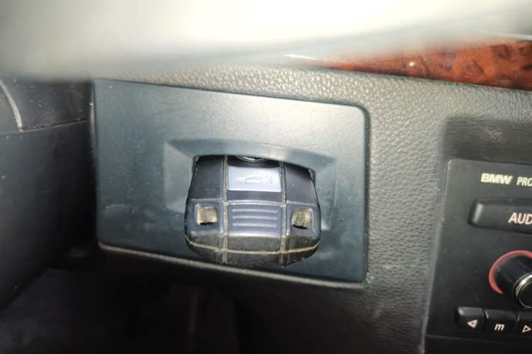 Used BMW 3 Series 2010 320i Luxury Model Vehicle Key