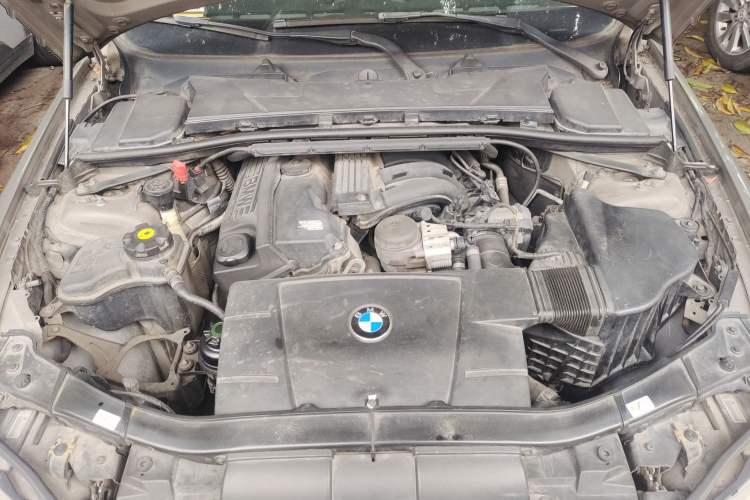 Used BMW 3 Series 2010 320i Luxury Edition Engine Bay