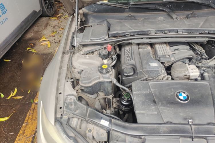 Used BMW 3 Series 2010 320i Luxury Edition Engine Bay Right