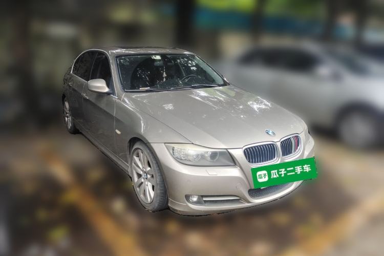 Used BMW 3 Series 2010 320i Luxury Edition Front Right 45 Deg