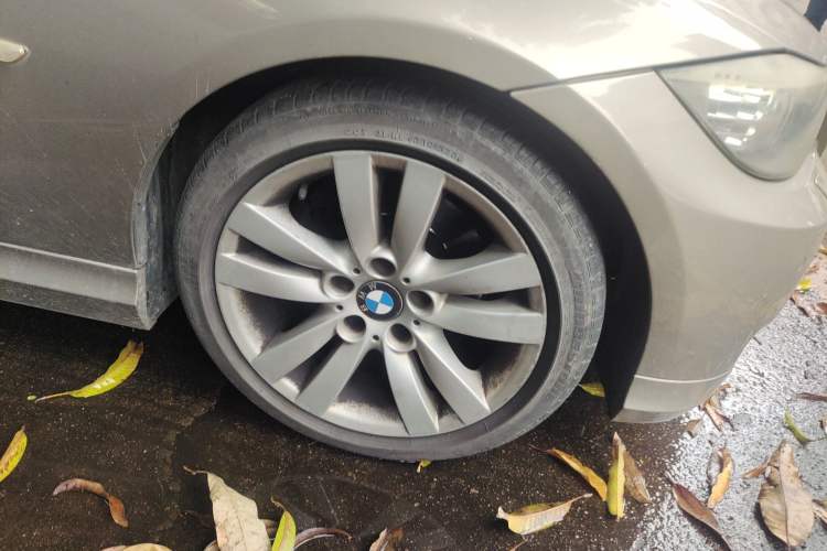 Used BMW 3 Series 2010 320i Luxury Edition Right Front Wheel Hub