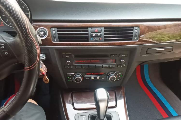 Used BMW 3 Series 2010 320i Sport Edition Audio And AC Panel