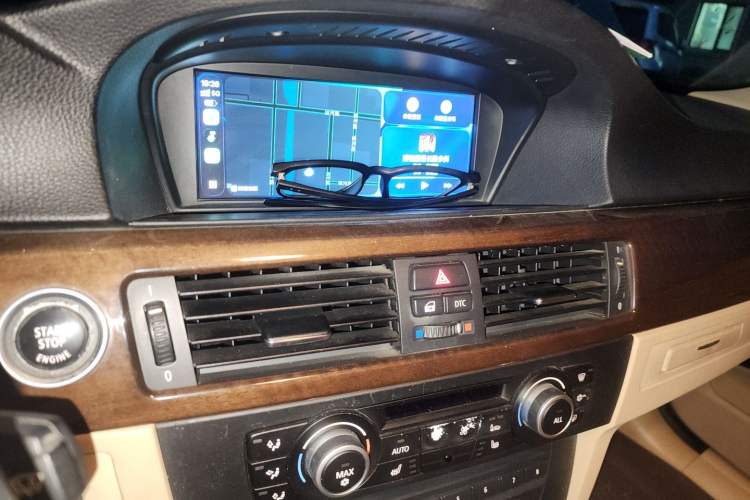 Used BMW 3 Series 2010 325i Luxury Model Audio And AC Panel