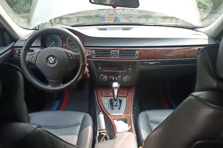 Used BMW 3 Series 2010 320i Sport Edition Center Console