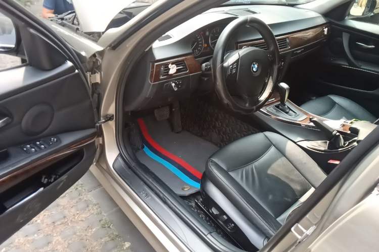 Used BMW 3 Series 2010 320i Sport Edition Driver Seat
