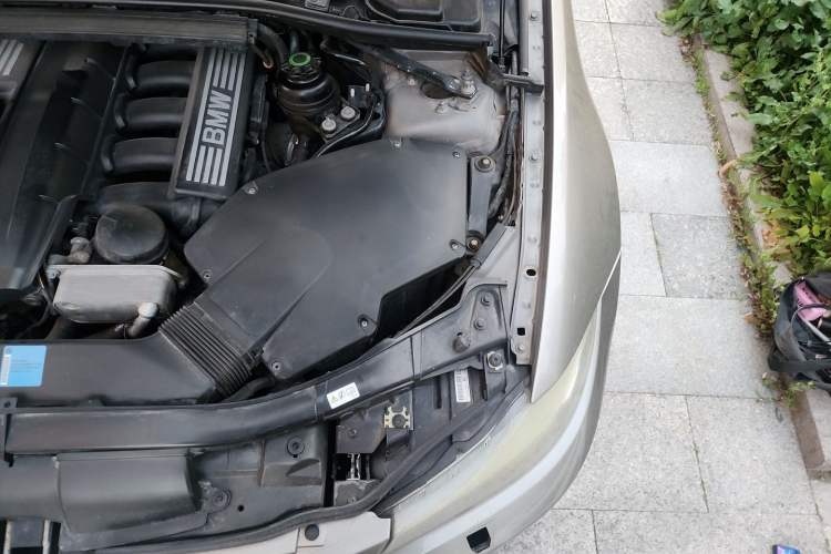 Used BMW 3 Series 2010 325i Luxury Model Engine Bay Left