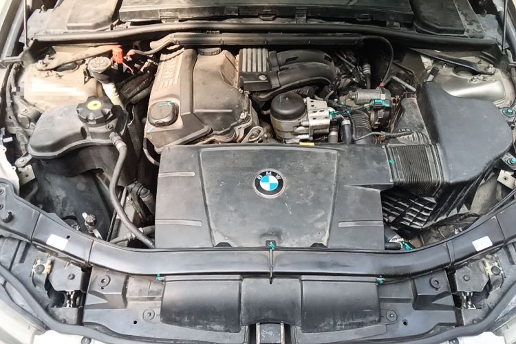 Used BMW 3 Series 2010 320i Sport Edition Engine Bay