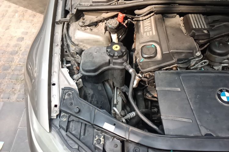 Used BMW 3 Series 2010 320i Sport Edition Engine Bay Right
