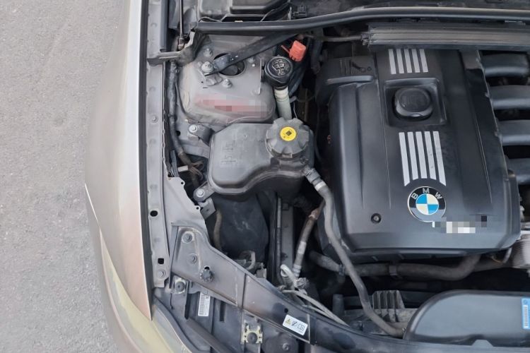 Used BMW 3 Series 2010 325i Luxury Model Engine Bay Right