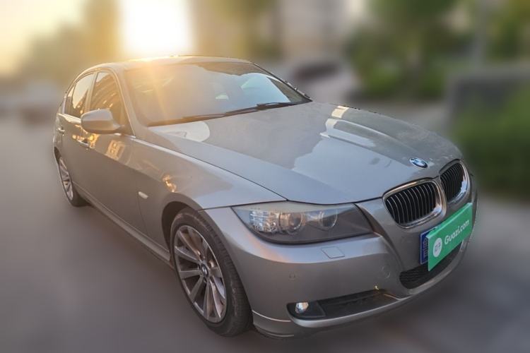 Used BMW 3 Series 2010 325i Luxury Model Front Right 45 Deg
