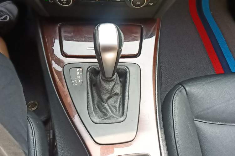 Used BMW 3 Series 2010 320i Sport Edition Gear Lever