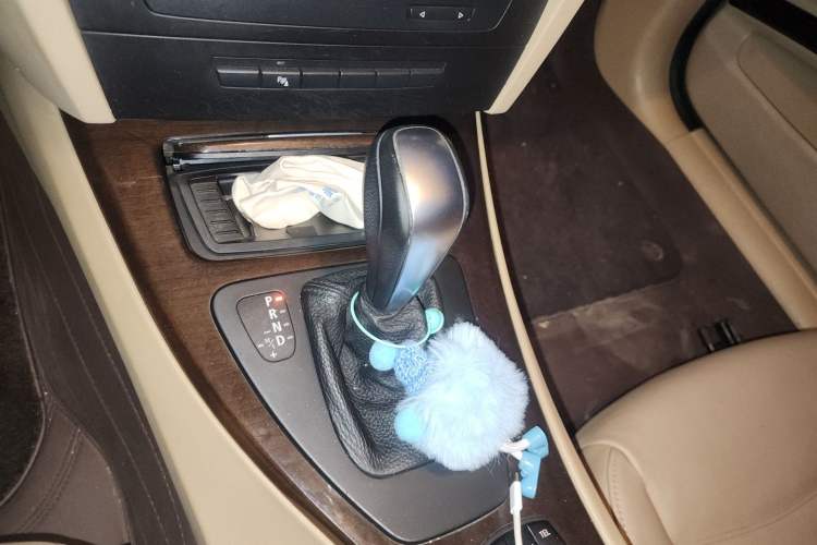 Used BMW 3 Series 2010 325i Luxury Model Gear Lever