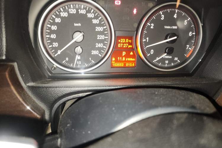 Used BMW 3 Series 2010 325i Luxury Model Odometer Close Up