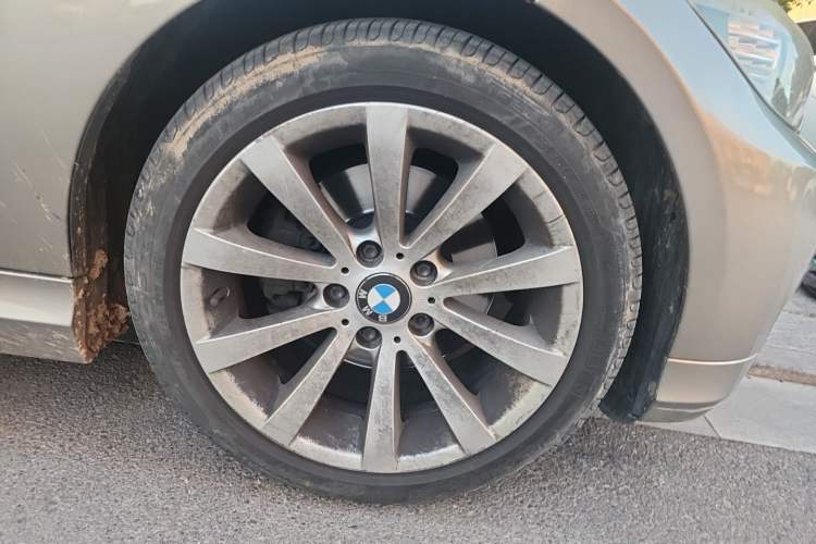 Used BMW 3 Series 2010 325i Luxury Model Right Front Wheel Hub