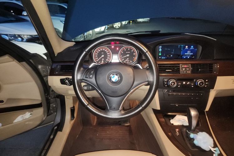 Used BMW 3 Series 2010 325i Luxury Model Steering Wheel