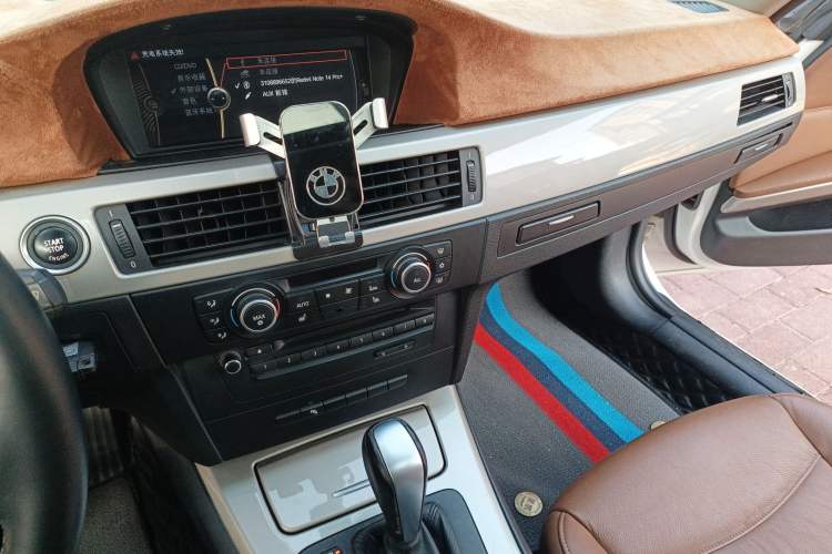 Used BMW 3 Series 2010 320i Luxury Model Audio And AC Panel