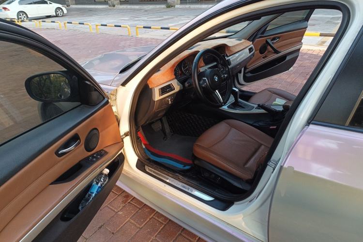 Used BMW 3 Series 2010 320i Luxury Model Driver Seat