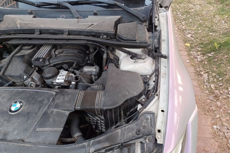 Used BMW 3 Series 2010 320i Luxury Model Engine Bay Left