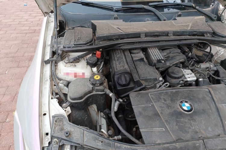 Used BMW 3 Series 2010 320i Luxury Model Engine Bay Right
