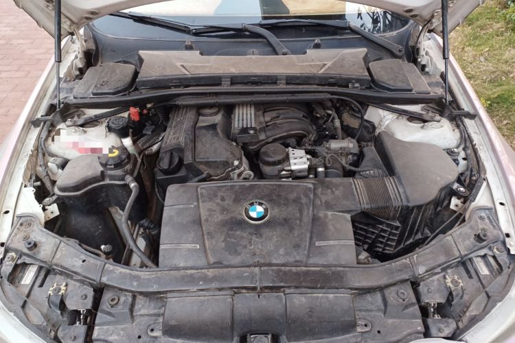 Used BMW 3 Series 2010 320i Luxury Model Engine Bay