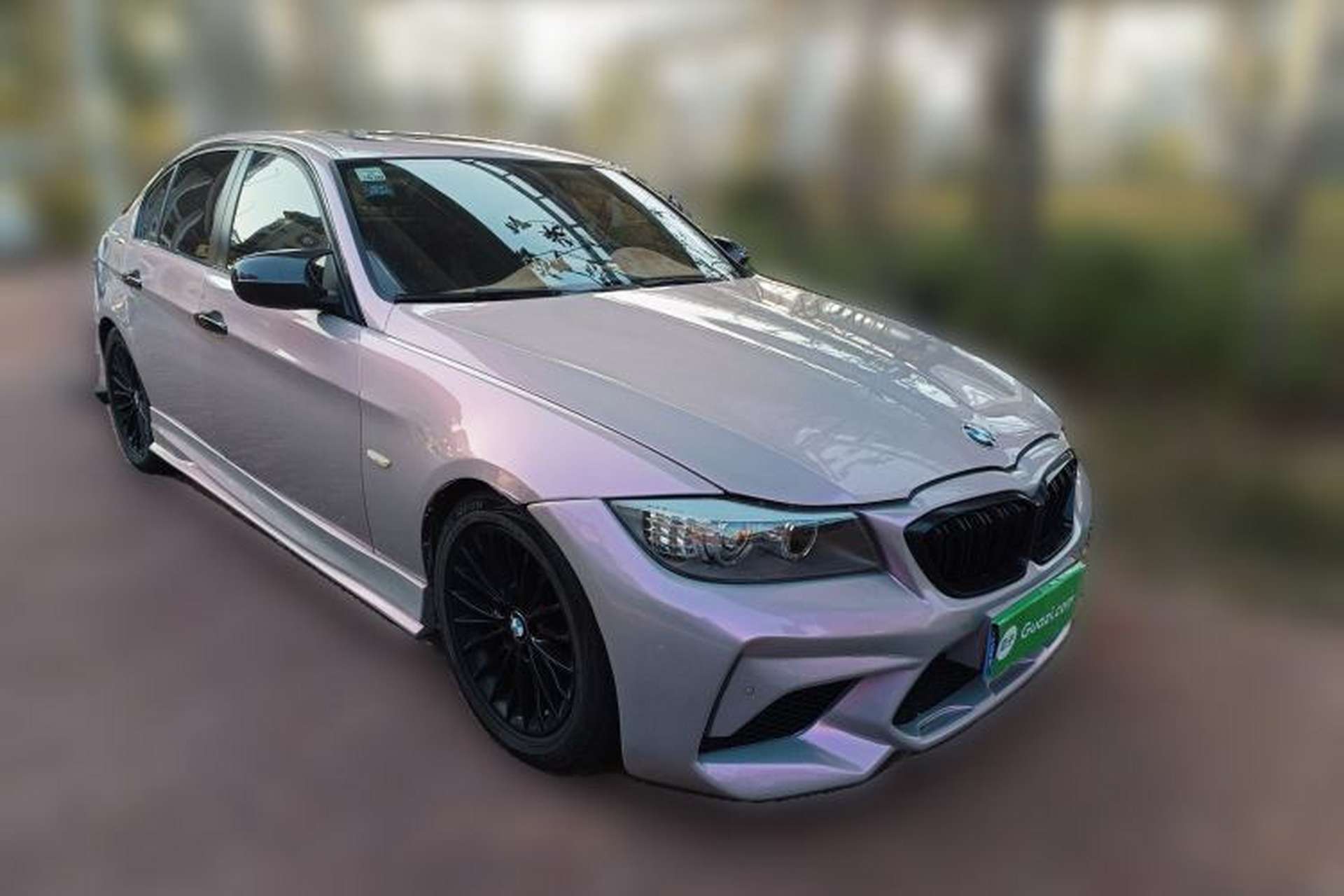 Used BMW 3 Series 2010 320i Luxury Model Front Right 45 Deg