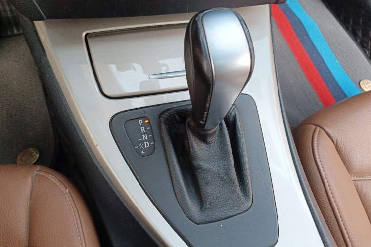 Used BMW 3 Series 2010 320i Luxury Model Gear Lever