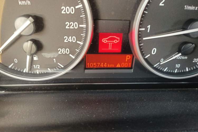Used BMW 3 Series 2010 320i Luxury Model Odometer Close Up