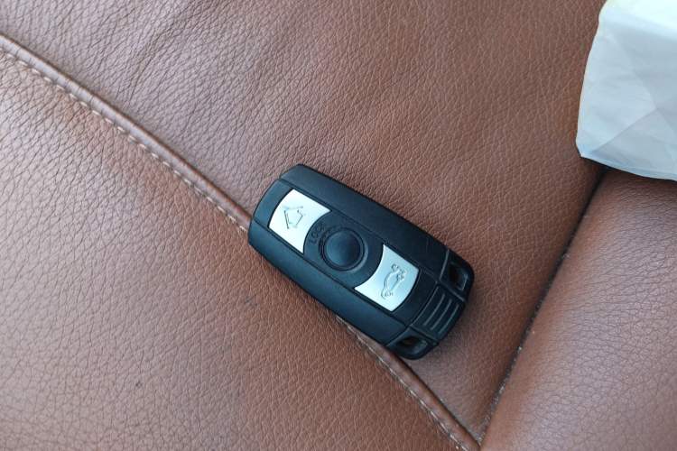 Used BMW 3 Series 2010 320i Luxury Model Vehicle Key