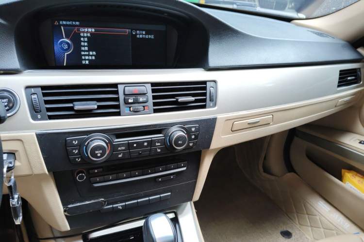 Used BMW 3 Series 2010 320i Luxury Model Audio And AC Panel