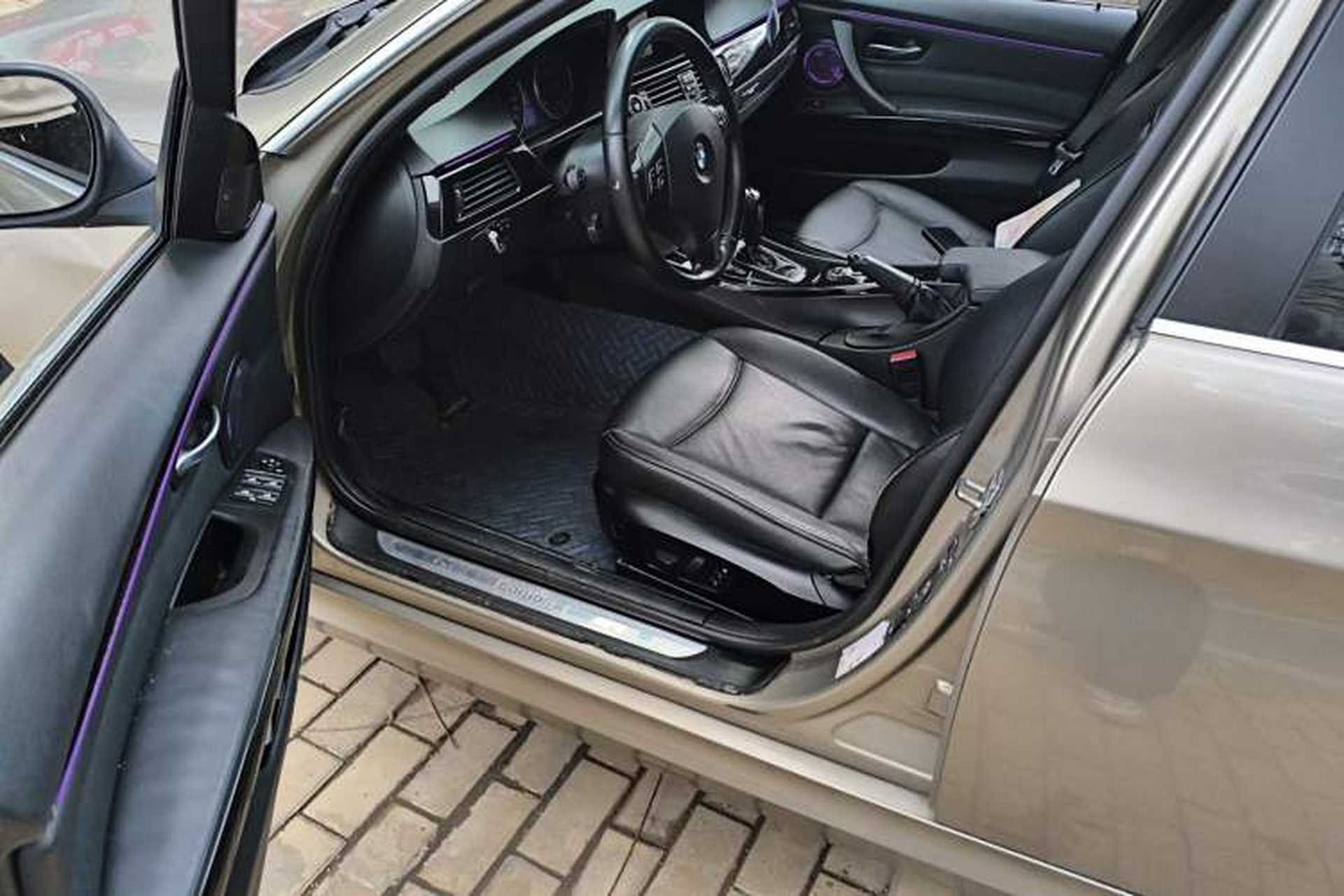 Used BMW 3 Series 2010 320i Luxury Model Driver Seat