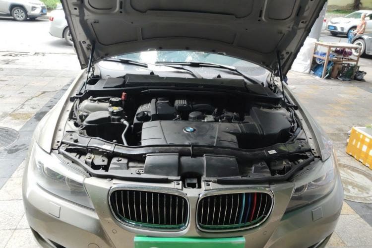 Used BMW 3 Series 2010 320i Luxury Model Engine Bay