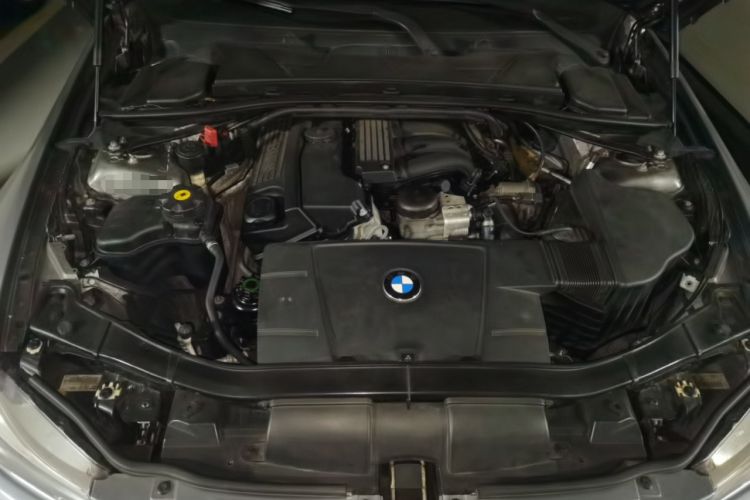 Used BMW 3 Series 2010 318i Leading Model Engine Bay