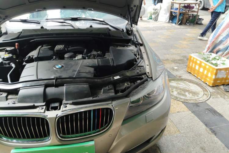 Used BMW 3 Series 2010 320i Luxury Model Engine Bay Left