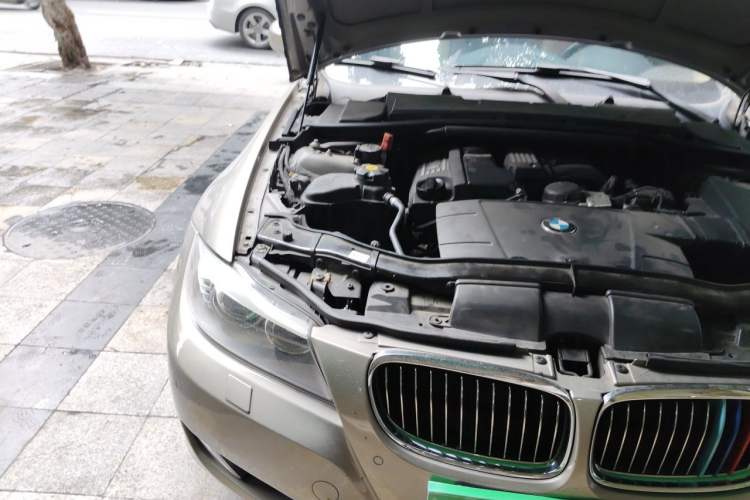 Used BMW 3 Series 2010 320i Luxury Model Engine Bay Right