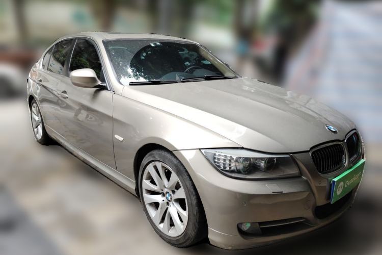 Used BMW 3 Series 2010 320i Luxury Model Front Right 45 Deg