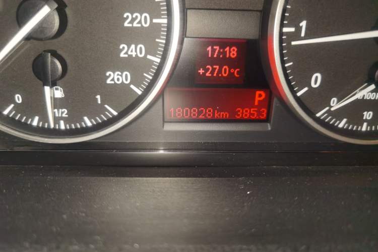 Used BMW 3 Series 2010 318i Leading Model Odometer Close Up