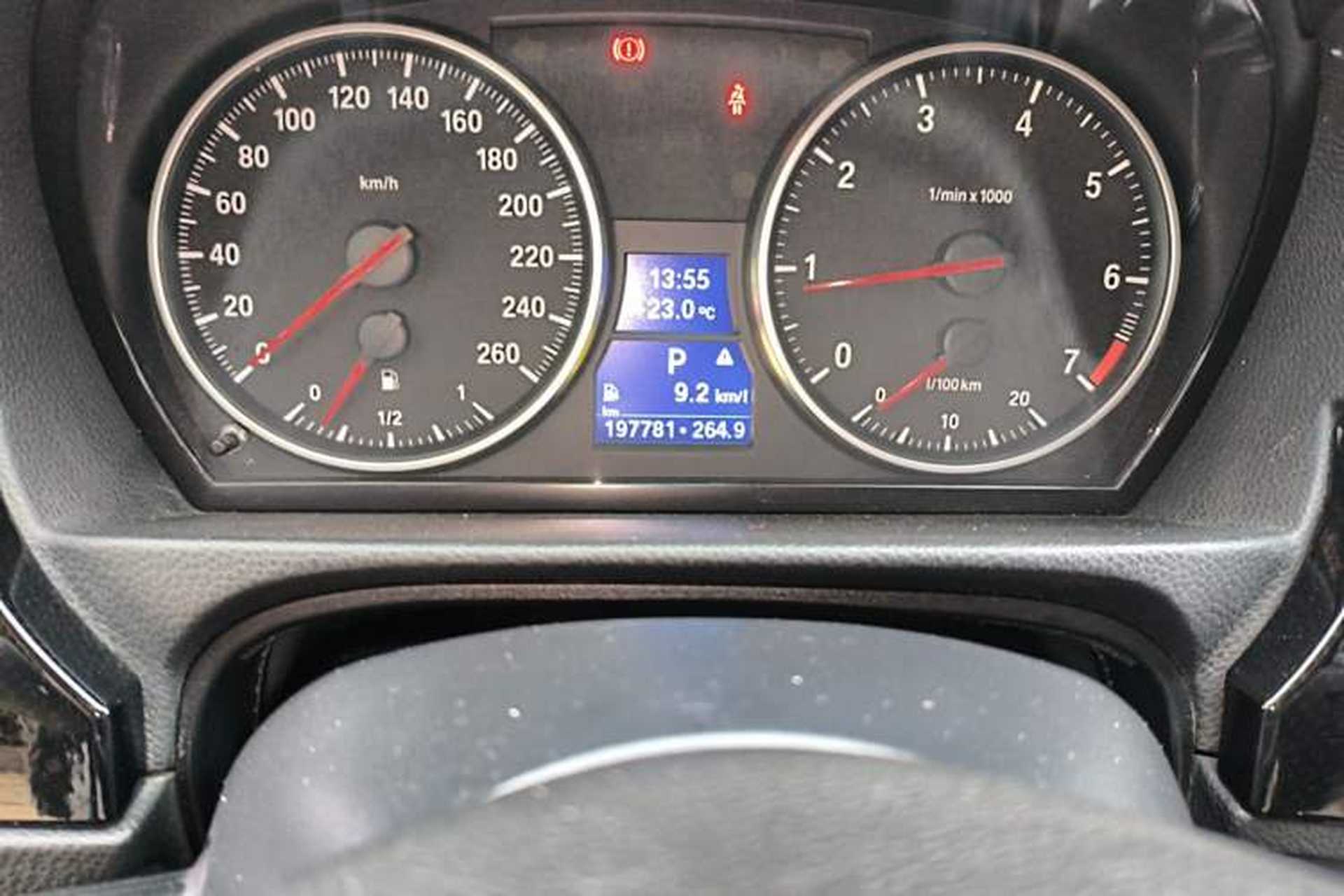 Used BMW 3 Series 2010 320i Luxury Model Odometer Close Up