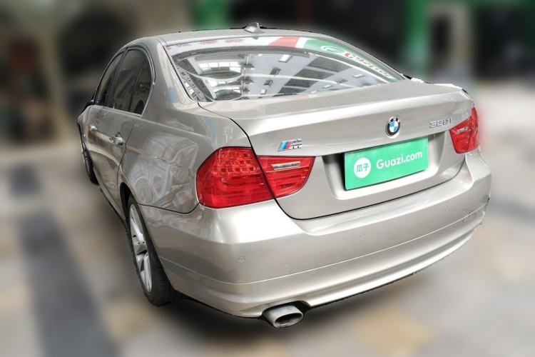 Used BMW 3 Series 2010 320i Luxury Model Rear Left 45 Deg