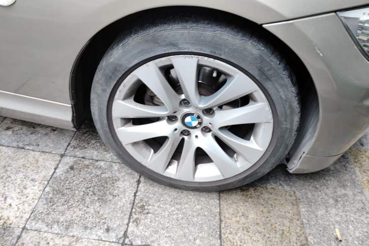 Used BMW 3 Series 2010 320i Luxury Model Right Front Wheel Hub