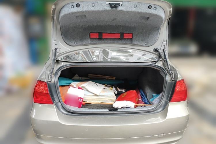 Used BMW 3 Series 2010 320i Luxury Model Trunk
