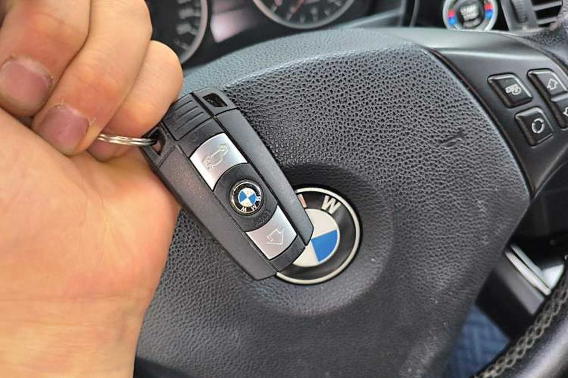 Used BMW 3 Series 2010 320i Luxury Model Vehicle Key