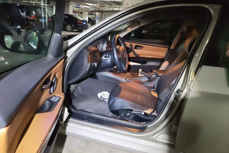 Used BMW 3 Series 2010 320i Sport Edition Driver Seat