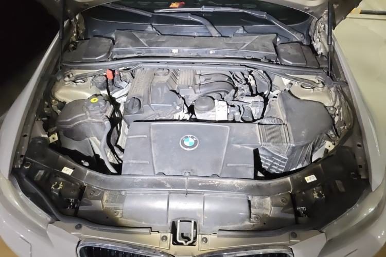 Used BMW 3 Series 2010 320i Sport Edition Engine Bay