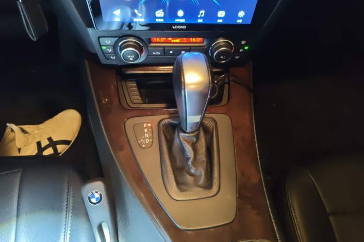 Used BMW 3 Series 2010 320i Sport Edition Gear Lever