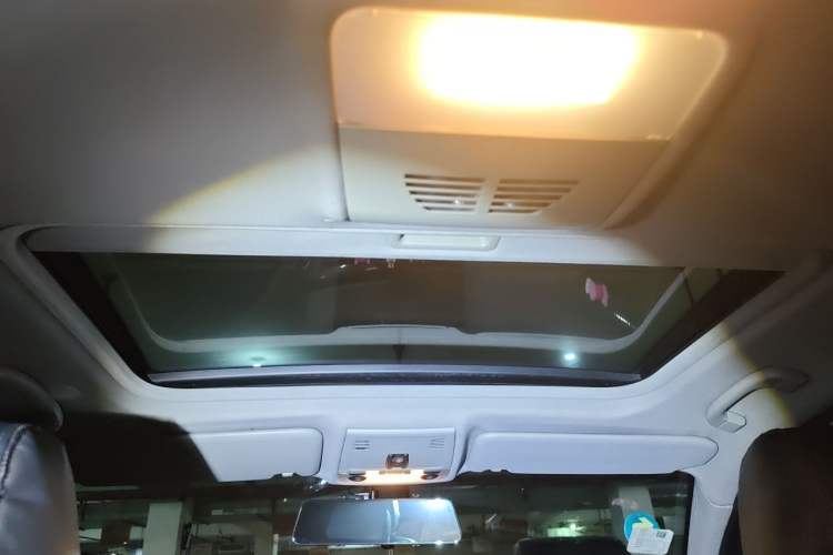 Used BMW 3 Series 2010 320i Sport Edition Headliner
