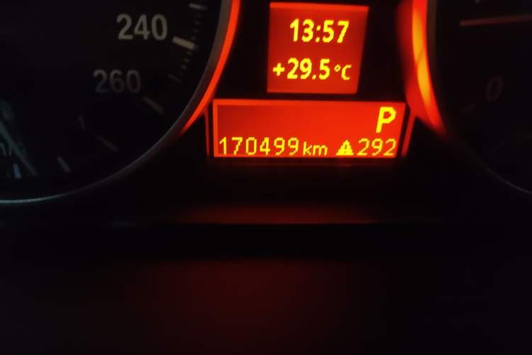 Used BMW 3 Series 2010 320i Sport Edition Odometer Close Up