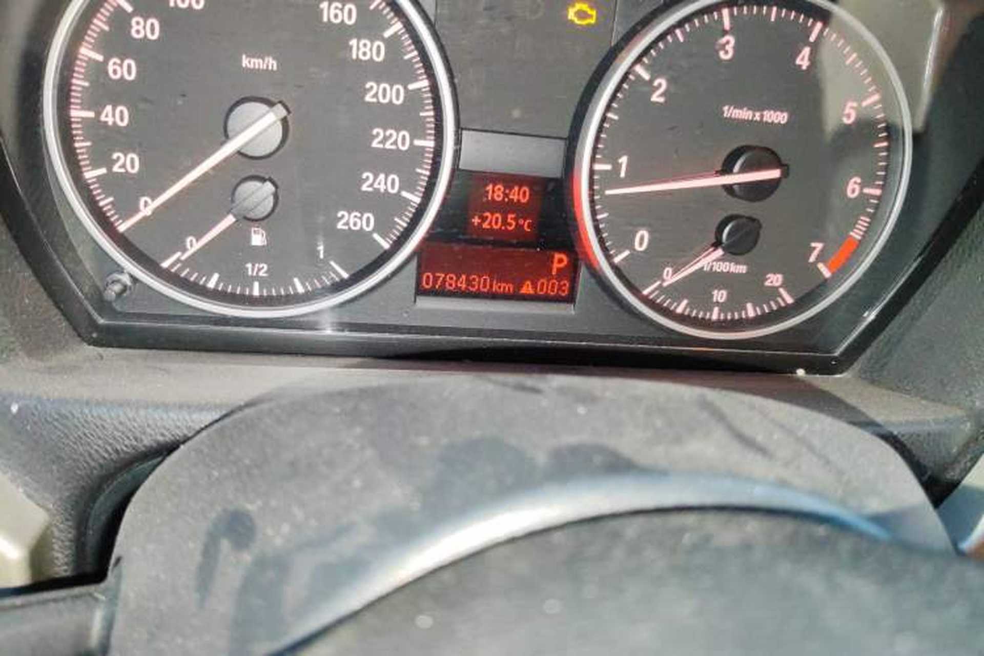 Used BMW 3 Series 2010 320i Sport Edition Odometer Close Up