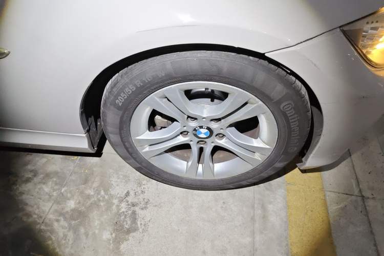 Used BMW 3 Series 2010 320i Sport Edition Right Front Wheel Hub